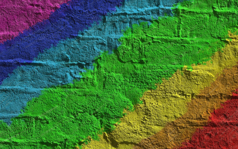 Muro de ladrillos con los colores del arcoiris