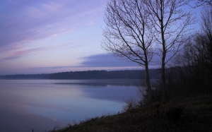 Lago a la puesta del sol
