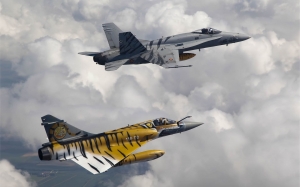 F-18 y Mig Mirage